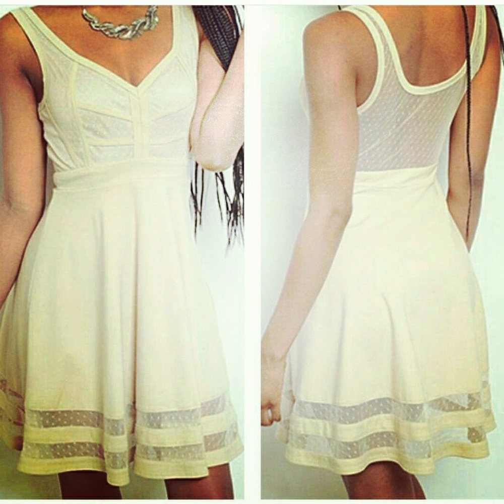 Maniju Sleeveless Cream V-Neck Mini Dress